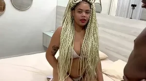 Primeira vez no porno da safada Lilith levando pica e apanhando de 2 machos no motel